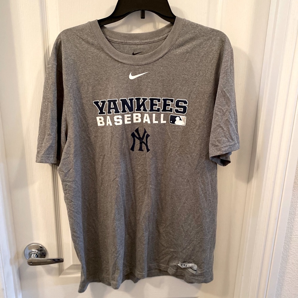 AUTHENTIC NIKE YANKEES GRAY TEE